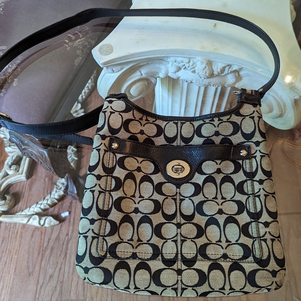 Coach Purse! Beautiful Used Purse! With No Problems